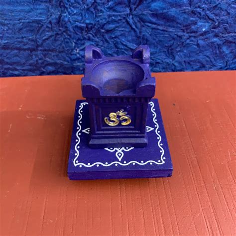 Tulasi Maadam Vilakku with Wooden Manai - TVM6 – Decor Duniya