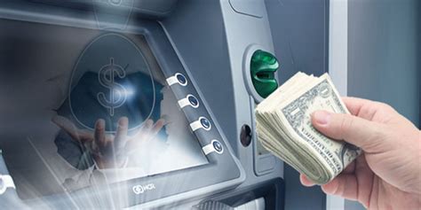 往ATM机上存2100元 这客户愣往出钞口塞钱（图）_新闻中心_新浪网