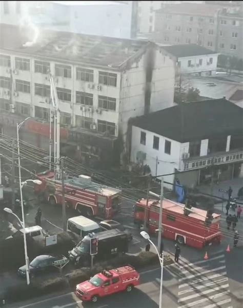 苏州发生火灾致6死28伤，目击者：宾馆着火，有住客爬窗逃生_昌宏_相城区_李先生