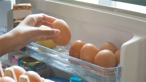 Do You Put Eggs On Fridge