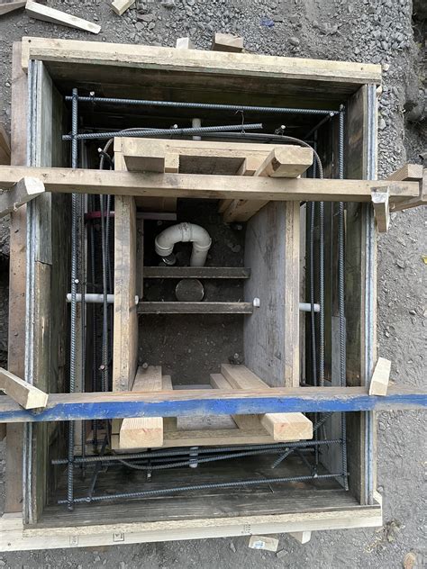 Formwork carpenters how often would you strongback? 16’x16’ : r/Concrete