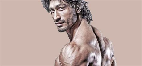 The Best Exercises For Getting 3D Boulder Shoulders Like Vidyut Jammwal