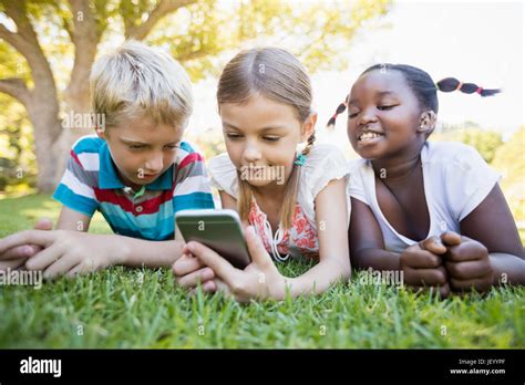 Kids Using Technology 的图像结果