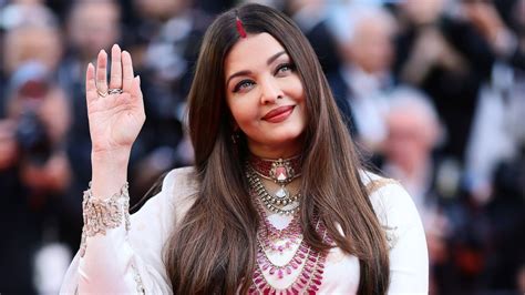 Exclusive: Aishwarya Rai Bachchan wore a Banarasi sari and rubies by ...