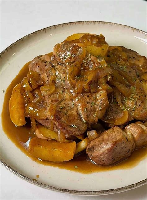 Apple-Braised Pork Chops: Sweet Meets Savory Comfort