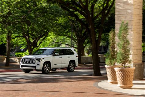 2023 Toyota Sequoia Capstone Front Three-Quarter Wallpapers (29) - NewCarCars