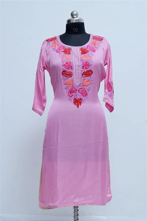 Pink colour kashmiri crepe kurti with beautiful aari embroidery gives