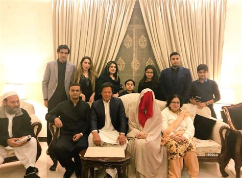 This is the reason why Imran Khan's third wife Bushra Maneka left him ...