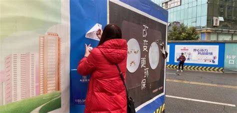 曝光！广元3名女子沿街张贴小广告被罚_腾讯新闻