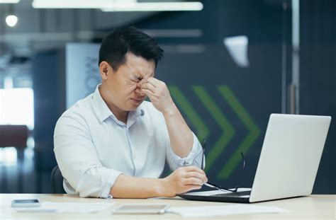 How to Stop Watery Eyes at Home | San Diego