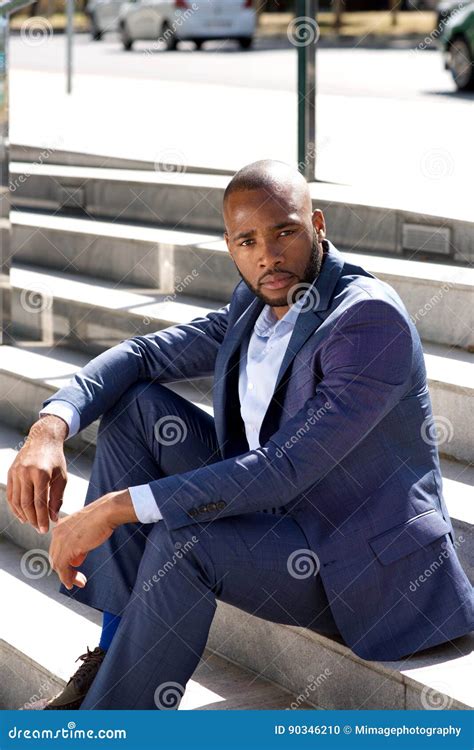 Black Man in Business Suit 的图像结果