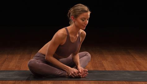 9 Yoga Asanas To Try for Different Menstrual Problems - lifeberrys.com