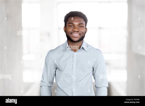 Smiling African American Businessman 的图像结果