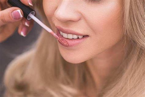 5 hacks to make your lipstick stay longer | Femina.in