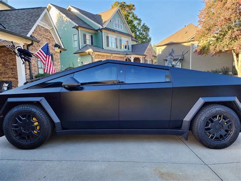 Calipers - Lamborghini Giallo Orion metallic (Yellow) | Tesla Cybertruck Forum - Cybertruck ...