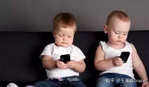 Crianças viciadas em celulares: como evitar dependência em aparelhos ...