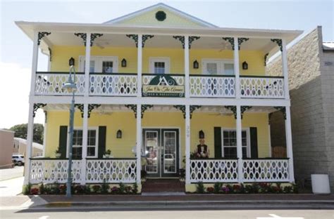 Charming bed and breakfast - Review of Inn On The Avenue Bed ...