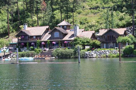 Lake Coeur d'Alene Waterfront Homes. Special Homes on the lake