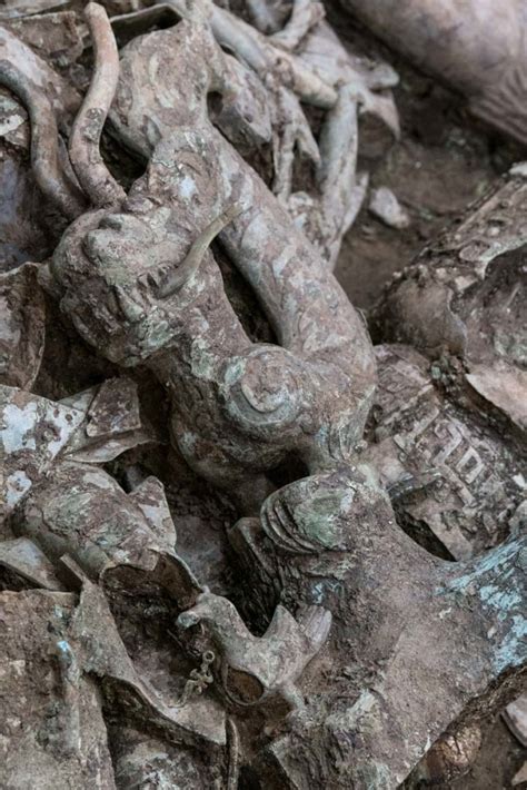 三星堆新发现6个“祭祀坑”，距今约3000年_腾讯新闻