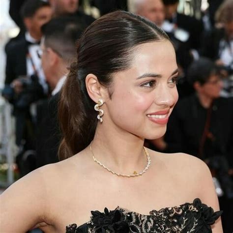 CaratLane accessorises Nitanshi Goel for Cannes - FashionNetwork India