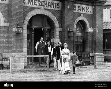Robert Middleton, Charles Bickford, Kevin McCarthy, Joanne Woodward ...