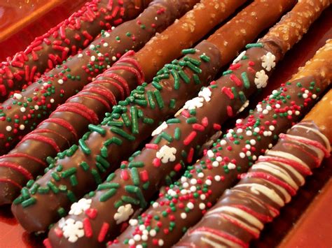 Lola Pearl Bake Shoppe: Bake Me A Christmas: Chocolate covered pretzels!