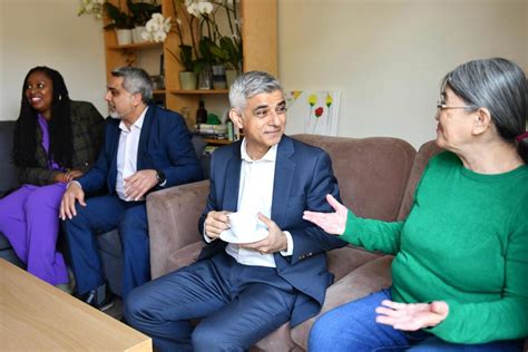 Mayor of London visits a street of newly built, four-bed council homes ...