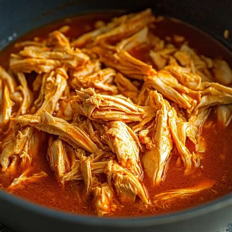Easy Shredded Buffalo Chicken: Lightning-Fast & Flavorful Recipe