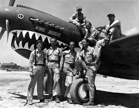 飞虎队战斗机上画鲨鱼头，代表着啥？飞虎队中国女兵告诉你_纳德