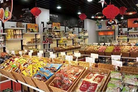 【零食很忙】一家发源于湖南的零食零售商，重点是做零食渠道，即甄选不同零食品牌放到自家店里卖。目前开了450家店，并在向全... - 雪球