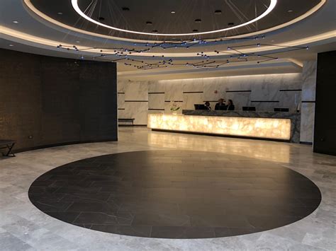 Review: United Polaris Lounge Newark (EWR) - Live and Let's Fly