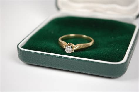 Ring mit Diamant (0,18 Karat), 585 Gold, 3,3g Ringgröße 55 | MA-Shops