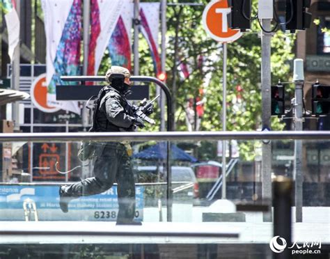 现场直击：悉尼劫持人质事件仍在僵持 40至50人在咖啡馆内--国际--人民网