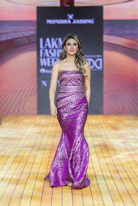 Banarasi Gown – Monisha Jaising