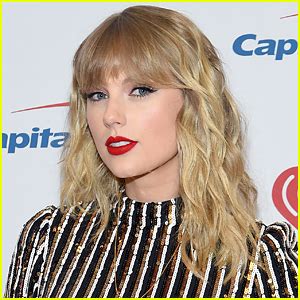 Taylor Swift Text Message Posted Online & Fans Can’t Help But Notice ...