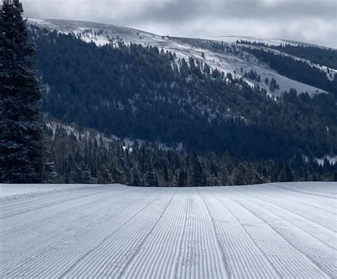 5 Ski Resorts You Can Rent Out for the Day - Powder