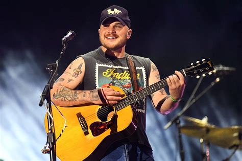 Stagecoach 2025 Photos: Zach Bryan headlines on the Mane Stage Friday ...