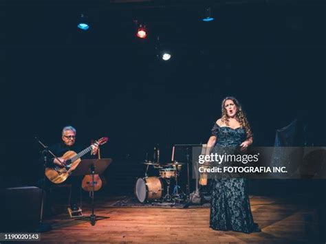 Opera Singer Singing 的图像结果