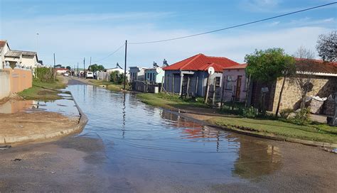 Anger at Nelson Mandela Bay Municipality as water runs out and leaks go unfixed | GroundUp