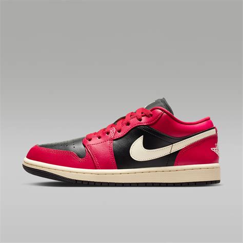 Jordan Pink Shoes. Nike IN