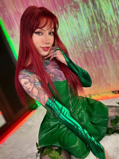 Poison Ivy (@hellyrite) [Fansly] : r/cosplay_babes