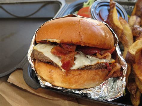 Riverside Grill Shack - Nashville, TN | Review & What to Eat