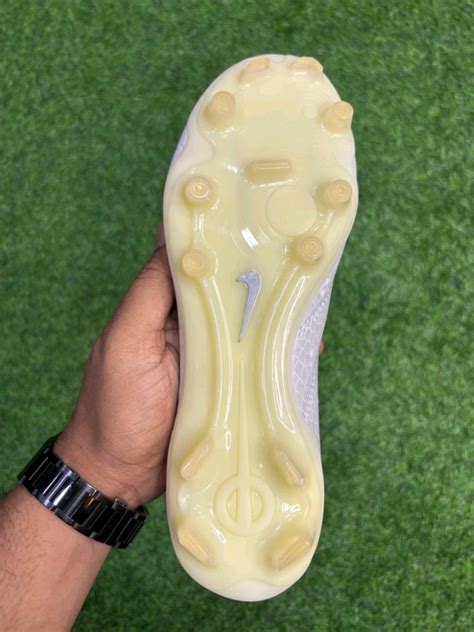 Tiempo Legend 10 Elite LUXE Metallic Silver Low-top FG With Lace