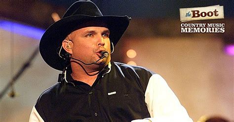 Country Music Memories: Garth Brooks Hits No. 1 With 'The Dance'