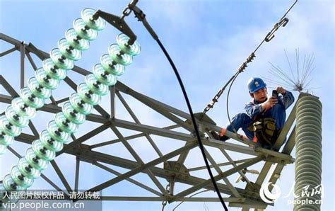安徽六安：挥汗高空保供电（2018.7.18）海外版1版--图片频道--人民网