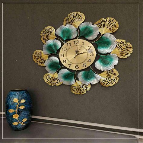 CLASSIC GOLDEN WALL CLOCK – SUREKH DECOR