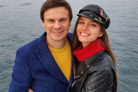 Поклонники поздравляют семью Дмитрия Комарова с пополнением, а он хитро ...