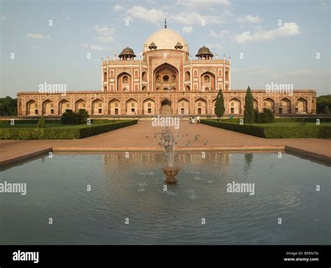 Who Built Humayun Tomb