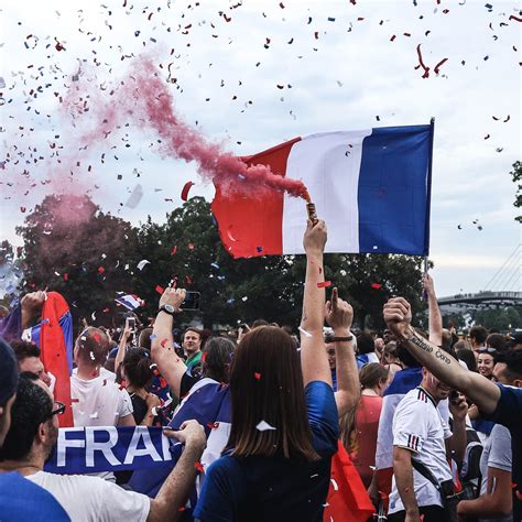 Vive la France! A brief explanation of this patriotic expression