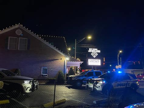 Suspect arrested, charged after attempted robbery at Jeff Dennis ...